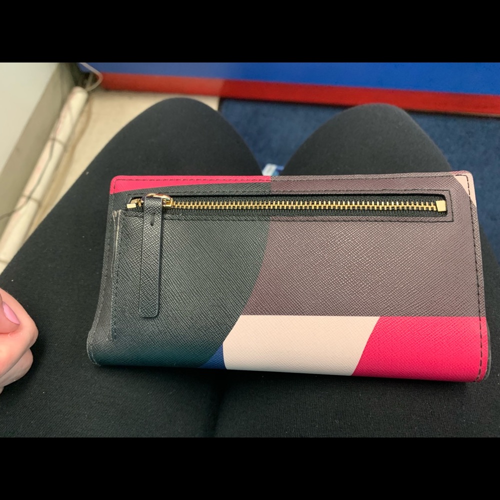 Authentic Kate Spade wallet. - Picture 3 of 4